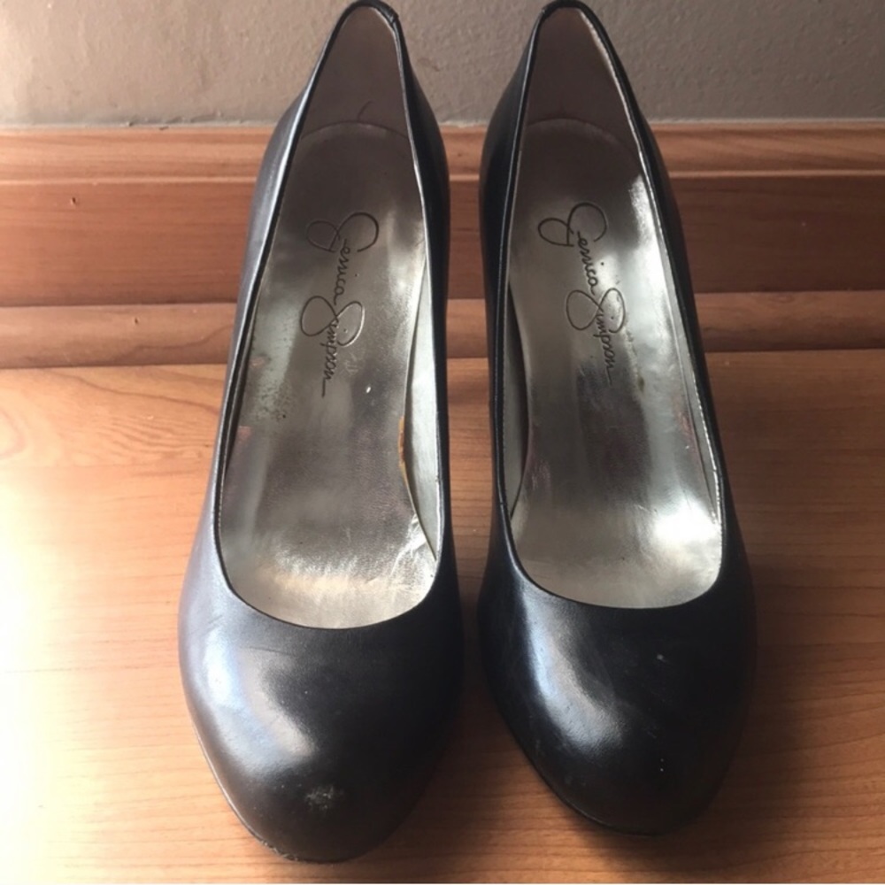 Jessica Simpson Basic Black Pumps